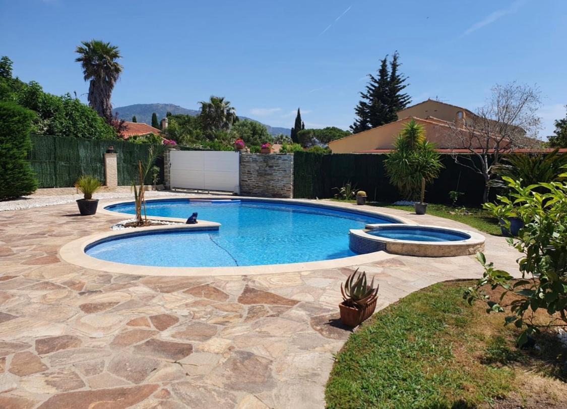 בורם-לה-מימוזה Villa Au Calme Avec Piscine Privative מראה חיצוני תמונה